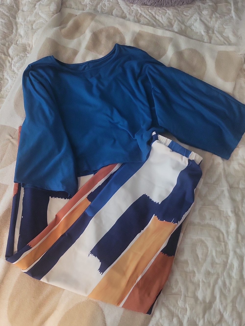 Pretty Two-Piece Pant & Top Set Solid Batwing Top & Patterned Flowy Bottom - Picture 2 of 5